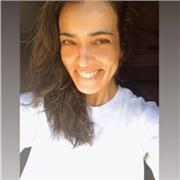 Profesora de yoga realiza clases de yoga online